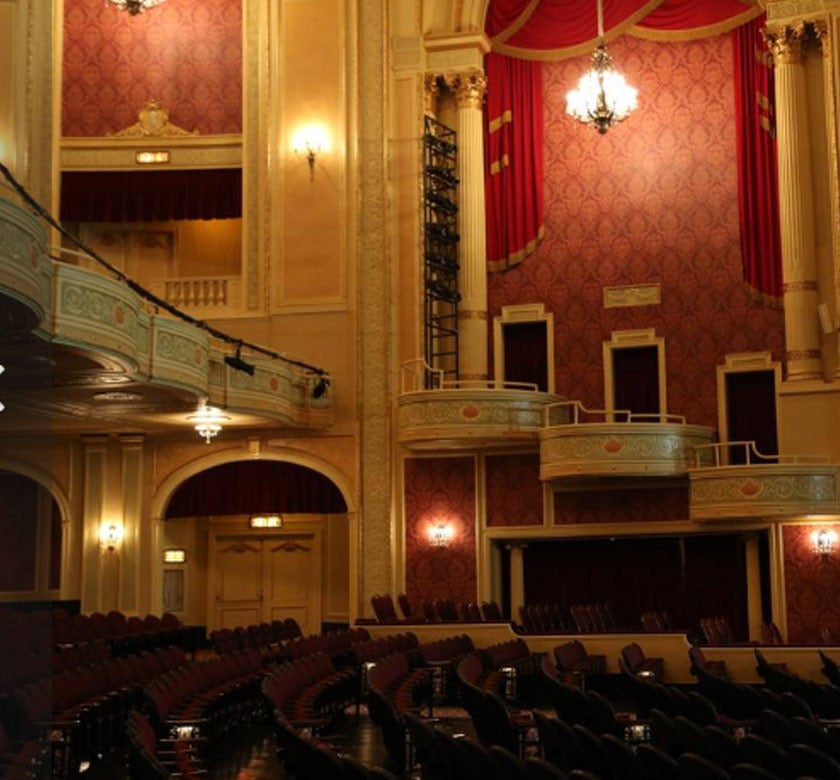 Volunteers Help the Palace | Columbus Association for the Performing Arts